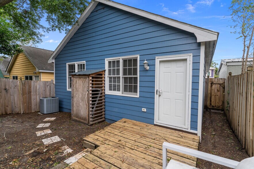 Building Photo - 318 Wright St