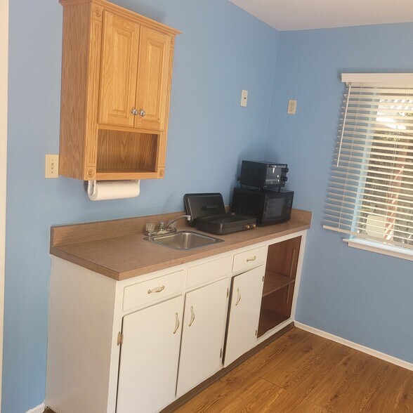 Building Photo - 1726 Crescent Dr