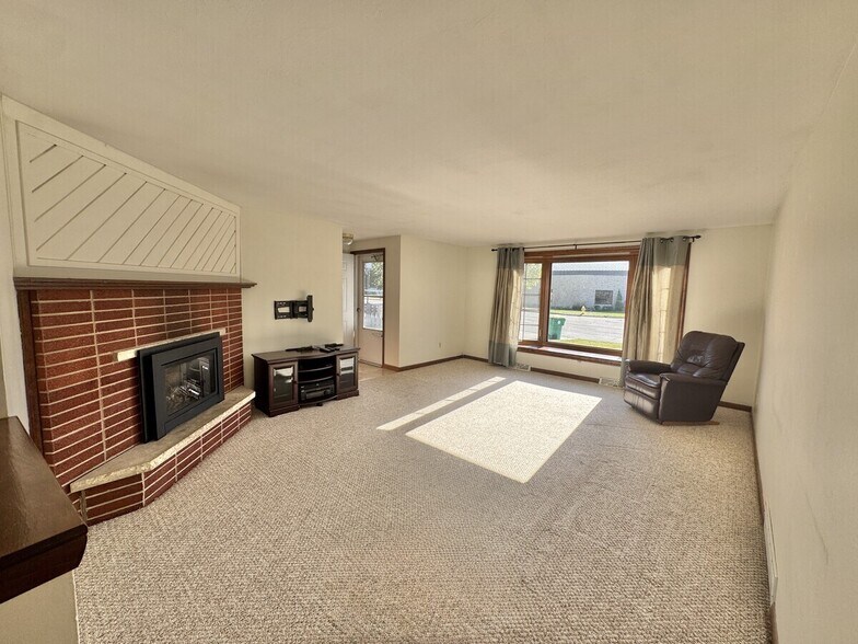 Building Photo - 1798 Chateau Dr