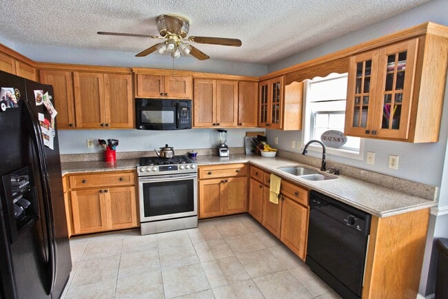 Building Photo - 2627 Holly Rock Dr