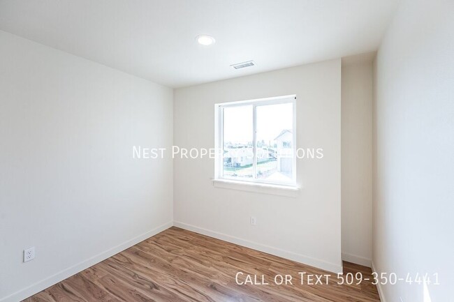 Building Photo - 1073 S Grand Dr