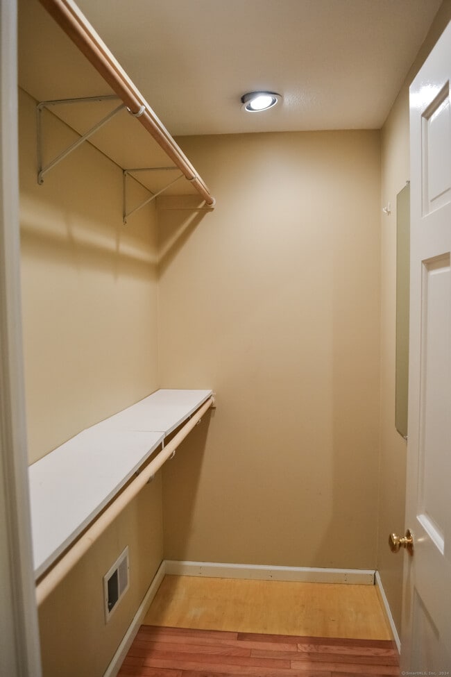 Building Photo - 1 Kempton Mews