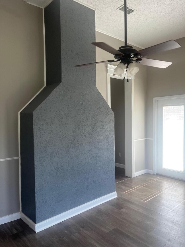 Building Photo - 9665 Leeward Way