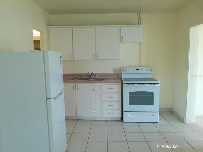 Building Photo - 1111 Cypress Gardens Blvd