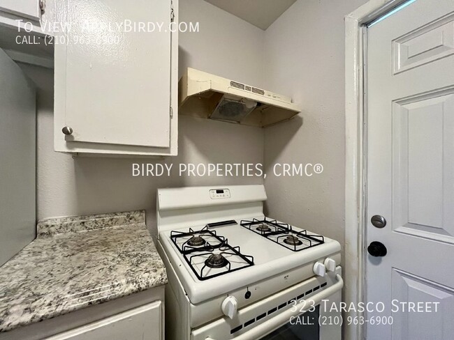 Building Photo - Charming 2-Bedroom Duplex in San Antonio -...