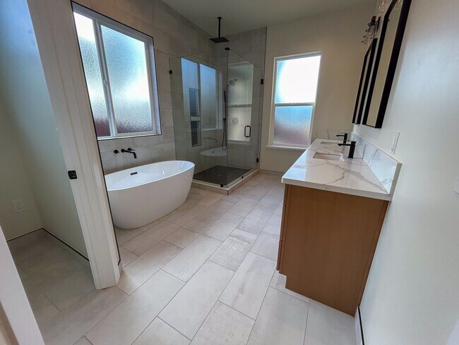 Building Photo - NEWLY BUILT HOME 4 Bed 2.5 Bathroom House in Paradise! Electricity and Solar Included!