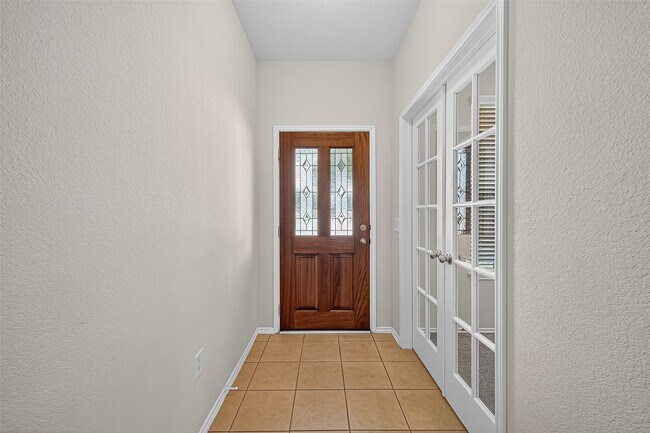 Building Photo - 1403 S Maple Dr