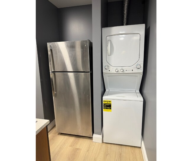 Building Photo - 427 S Augusta Ave