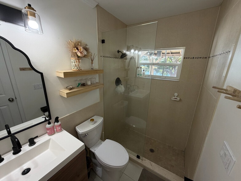 Building Photo - 8110 Rose Marie Ave E