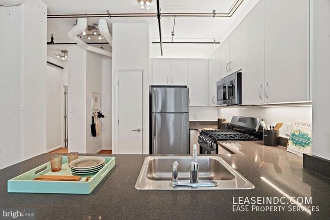 Building Photo - 1300 N Street NW-#106
