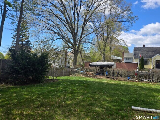 Building Photo - 275 Burnsford Ave