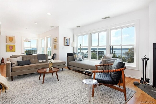 Primary Photo - 27 N Buckhout St