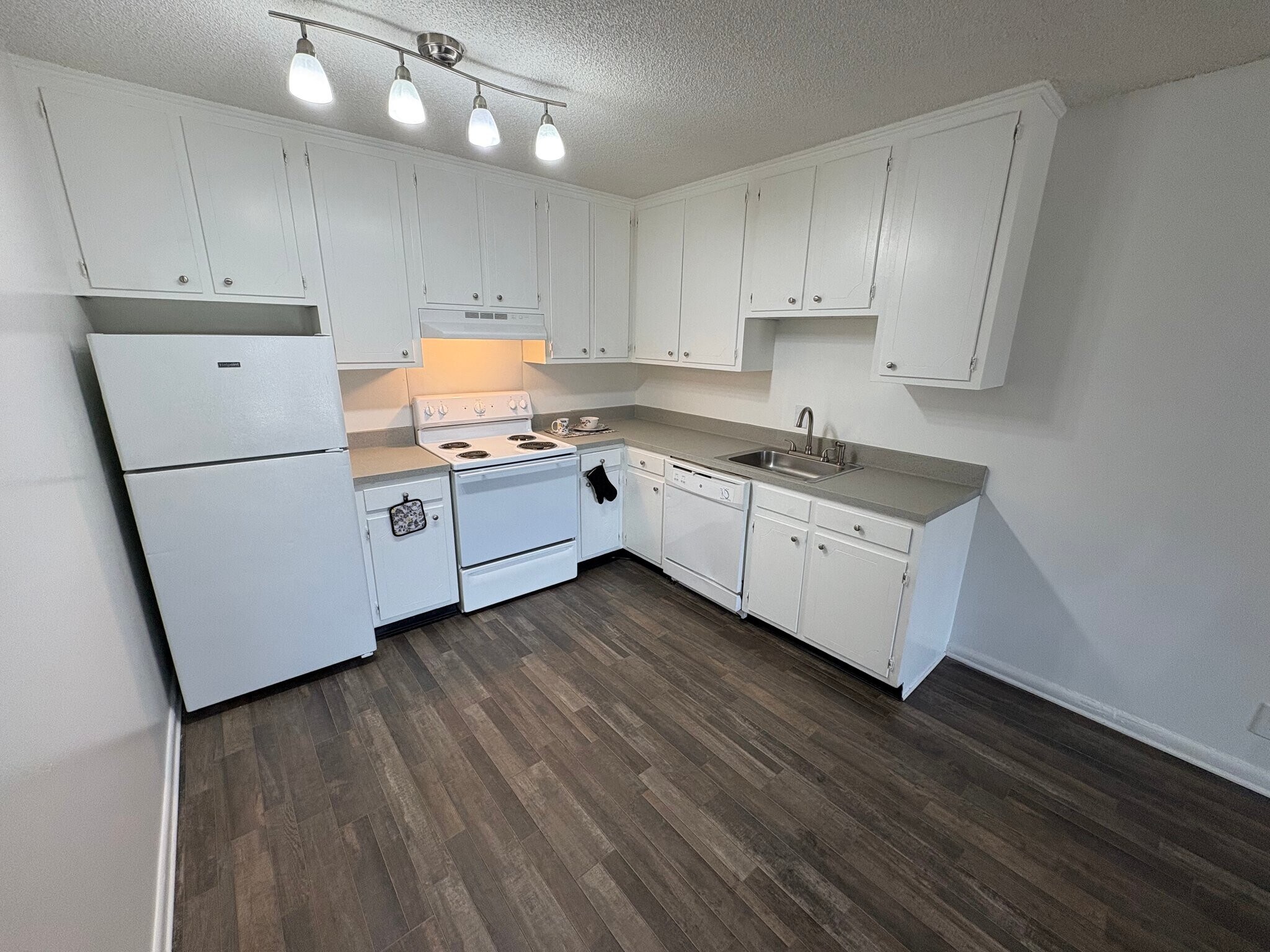 Building Photo - 1005 Hickory Hill Ln