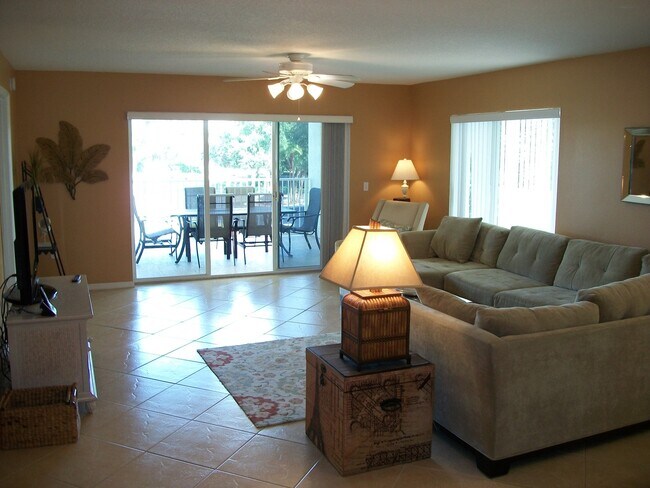 Building Photo - BEAUTIFULLY FURNISHED, 3 BEDROOM 2 BATH,  VACATION CONDO!