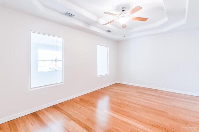 Building Photo - 16 N "E" St