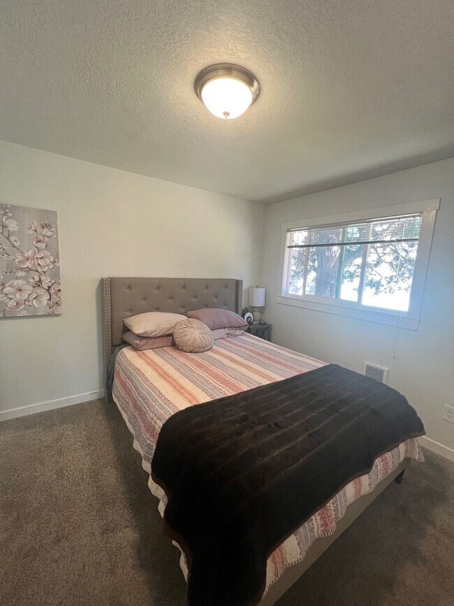 Building Photo - Single Level Home on Large Lot and Cul De Sac