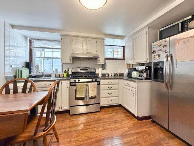 Building Photo - 196 6th St