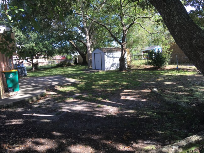 Building Photo - 659 Meadow Dr