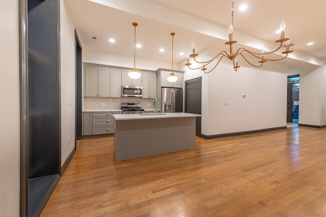 Building Photo - 28 N Throop St