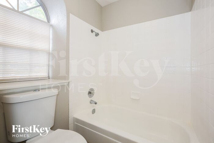Building Photo - 2368 Valley Dr