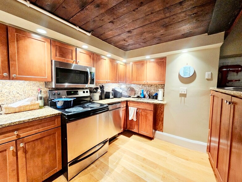 Building Photo - 117 Beacon St