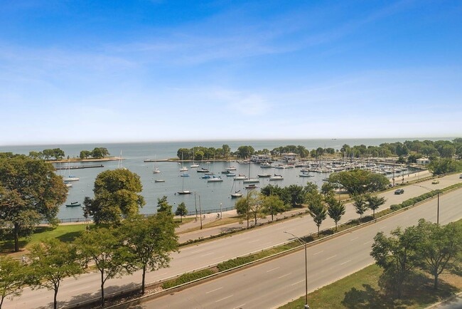 Building Photo - 3240 North Lake Shore Drive