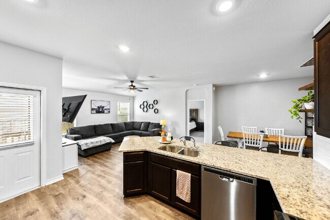 Building Photo - Charming Modern Home with Premium Amenitie...