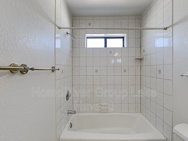 Building Photo - 3060 Ironwood Dr