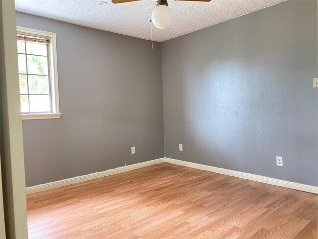 Building Photo - 16427 Dunmoor Dr