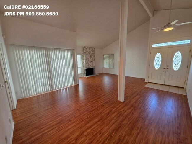 Building Photo - Irvine 3 Bedroom Home With Pool