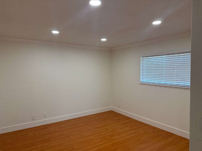 Building Photo - East valley home