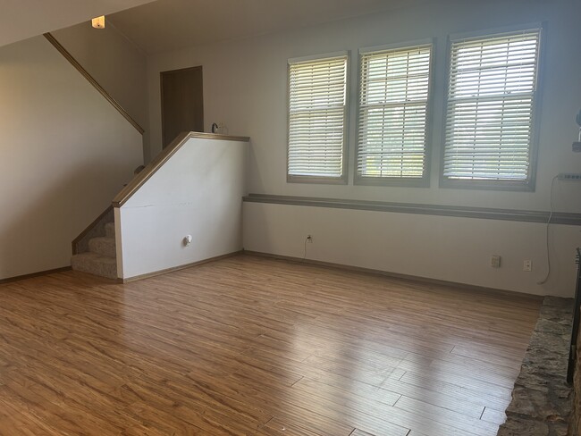 Primary Photo - 2409 N Bramblewood St