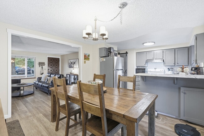 Building Photo - 3111 NE 51st St