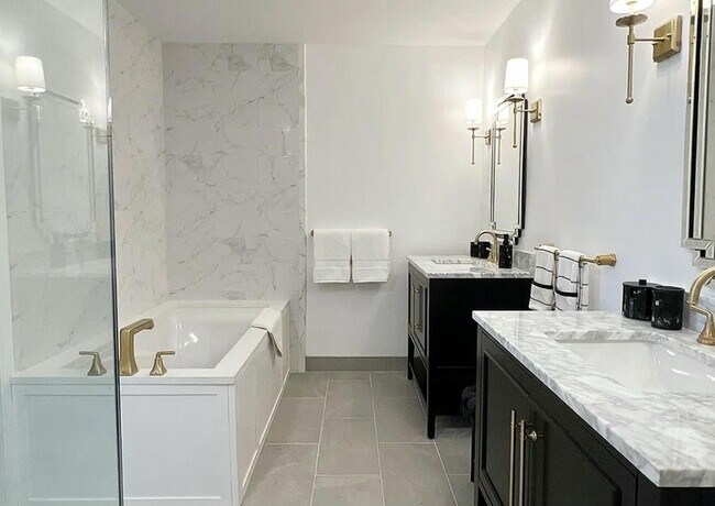 Building Photo - 819 Windermere Way