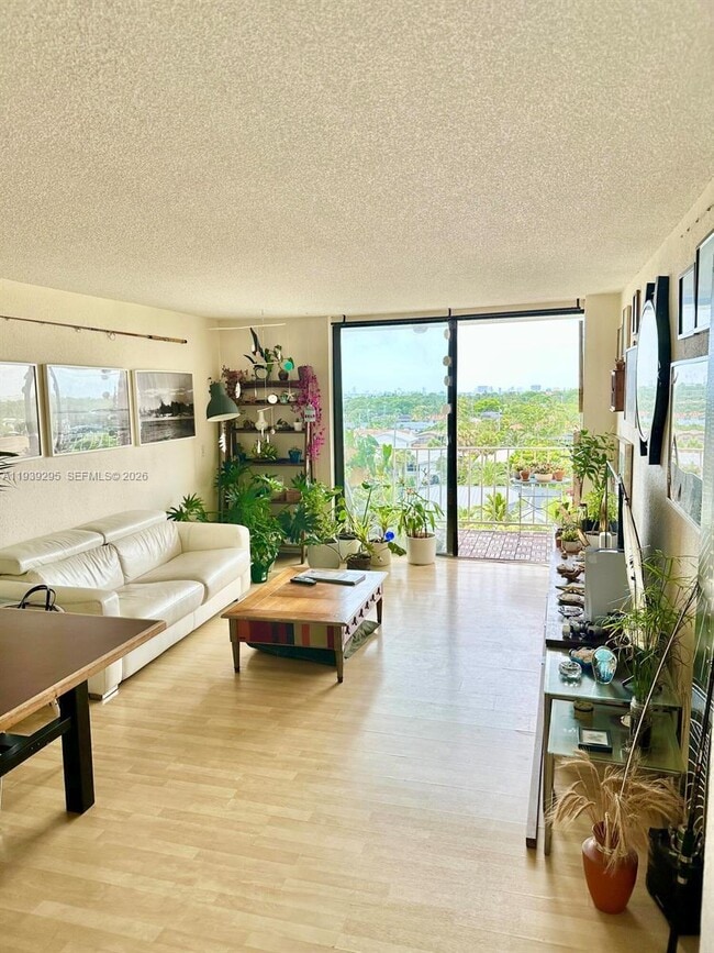 Building Photo - 2350 NE 135th St