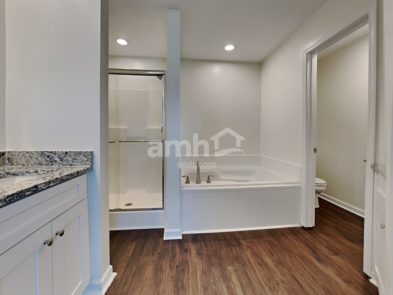 Building Photo - 105 Redrock Ct