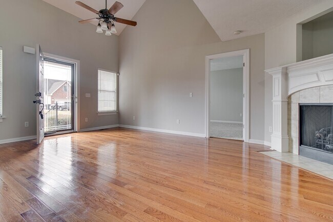 Building Photo - 4910 Court Dr