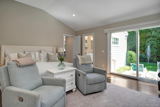 Building Photo - 32 White Oak Ln