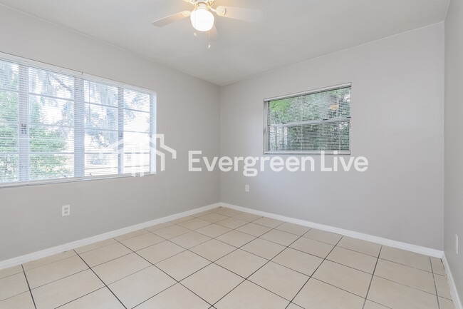 Building Photo - 2222 N Hastings St