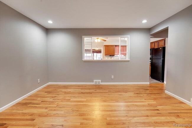 Building Photo - 32536 Warner Dr