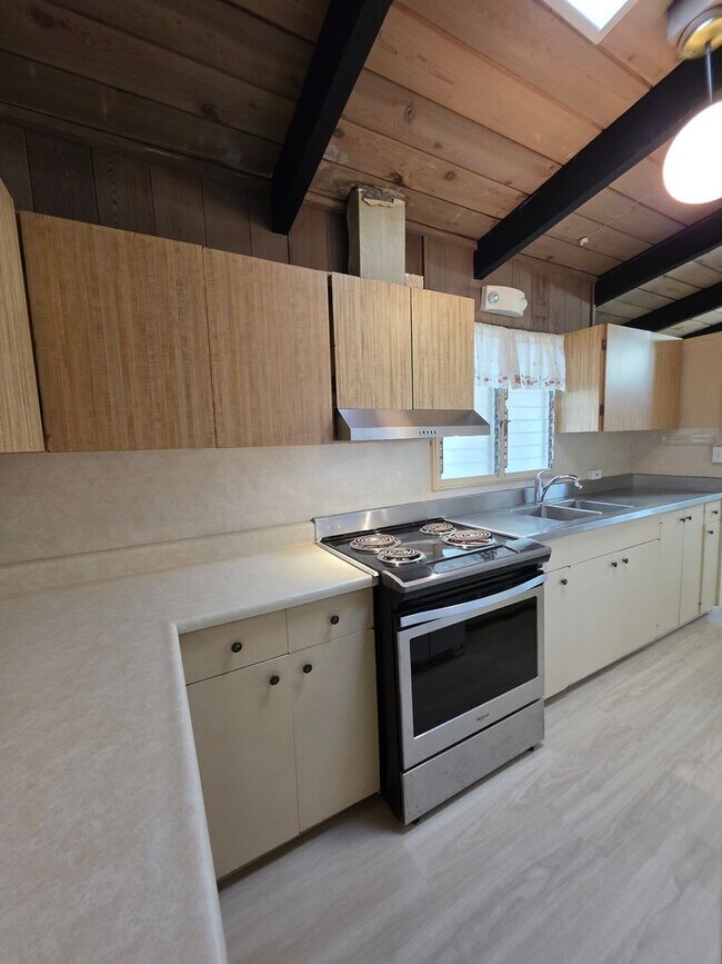 Building Photo - Peaceful Manoa - Spacious 3 bedroom, 2 bath single family home