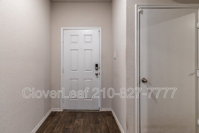 Building Photo - 825 Gerardia Ct
