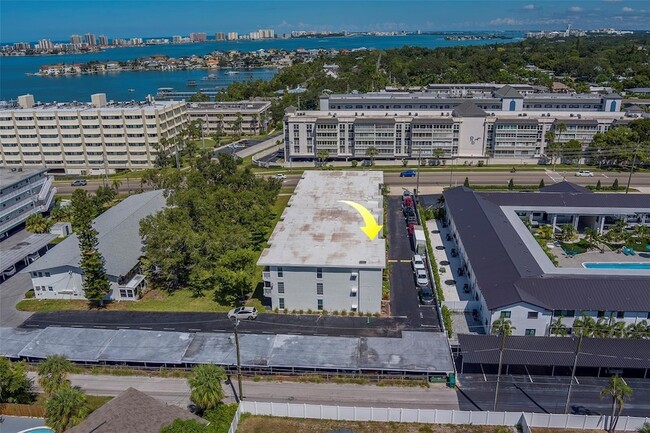 Building Photo - 2944 W Bay Dr