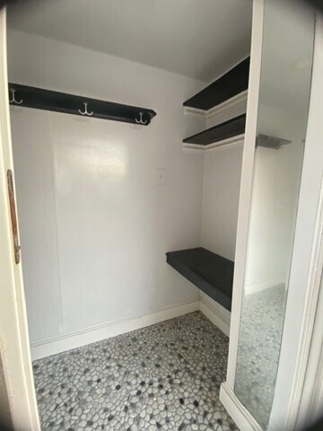 Building Photo - 131 Glades Rd