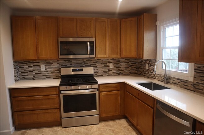 Building Photo - 32 Poplar Dr