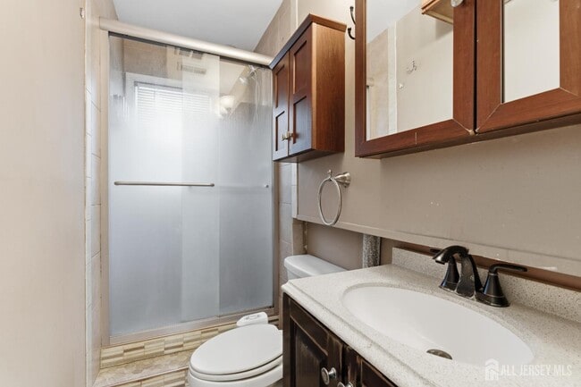 Building Photo - 6 Cherry St