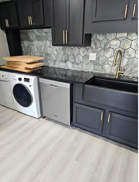 Building Photo - 5303 Fleetwood Oaks Ave