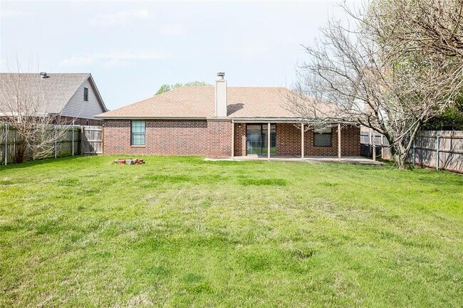 Building Photo - 8412 Breezewood Dr
