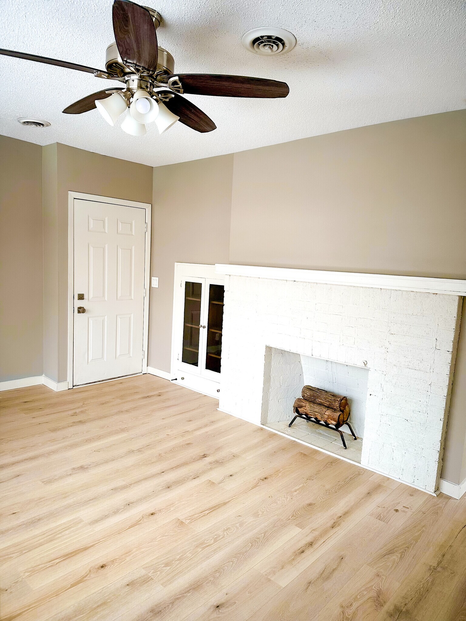 Living Room (Entryway Door) - 3517 1st Ave S