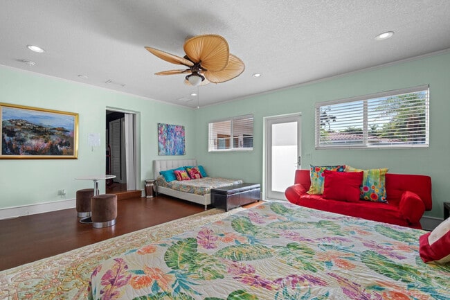 Building Photo - 2325 Barcelona Dr